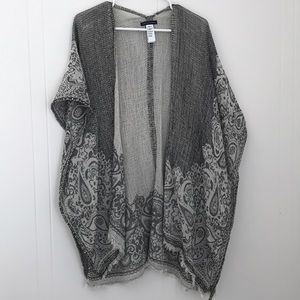 American Eagle B&W Kimono - O/S
